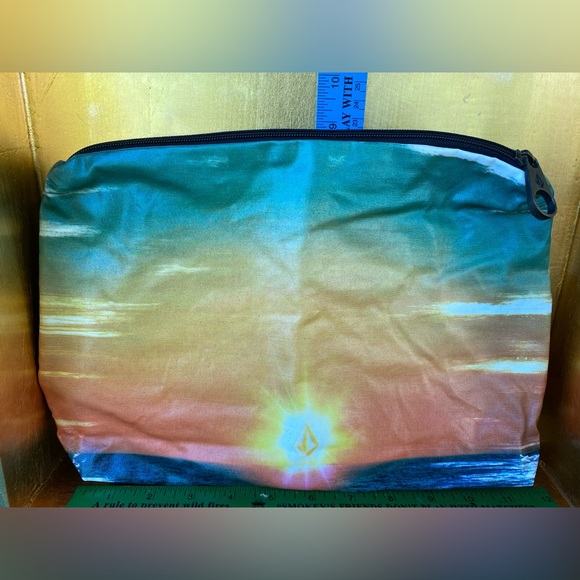 Volcom Art “Dusk to Dawn” Pouch - Picture 3 of 13
